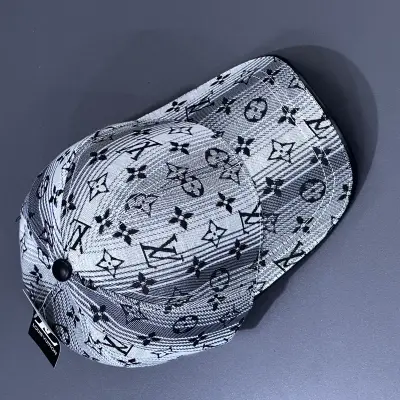 كاسكيطة لويس فويتون Louis Vuitton لوجو اسود