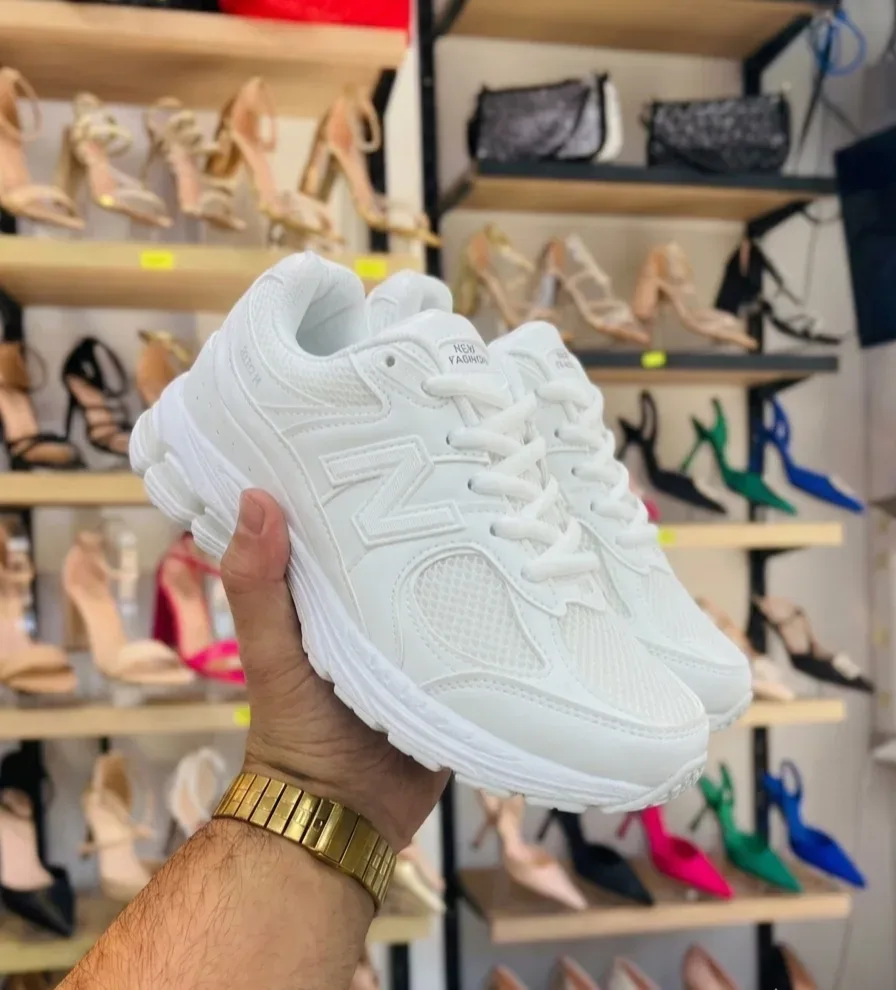 باسكات NEW BALANCE 2002R