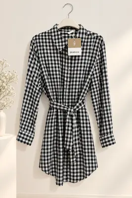 Chemise longue à carreaux noir et blanc – Stradivarius
