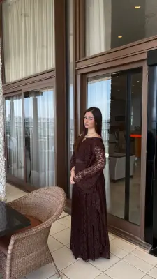Robe d’hôtesse modèle Aura en dentelle