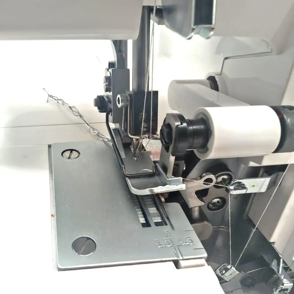 نشط Machine à Coudre Surjeteuse Moustex 336