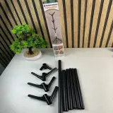 علاقة ملابس أرضية مودرن بتصميم شجرة بقاعدة ثلاثية متينة