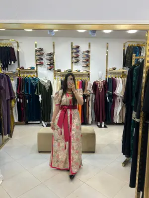 Caftan en Satin Brodé