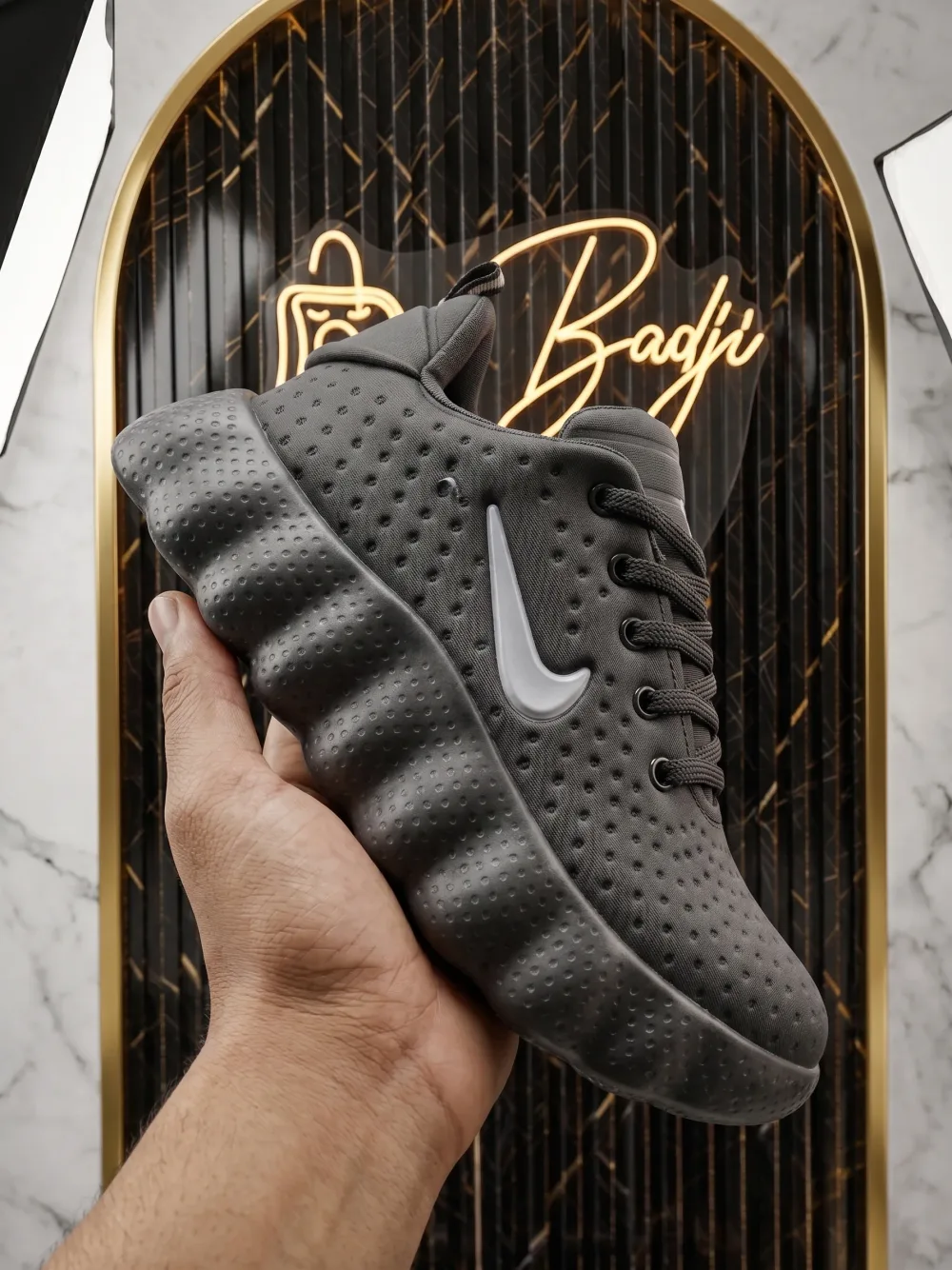 حذاء رياضي نايكي سحري مموج (Nike Cloud Wave Runner