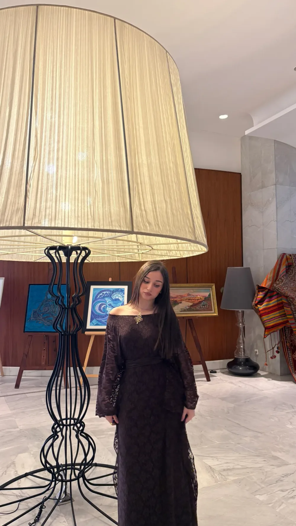 Robe d’hôtesse modèle Aura en dentelle