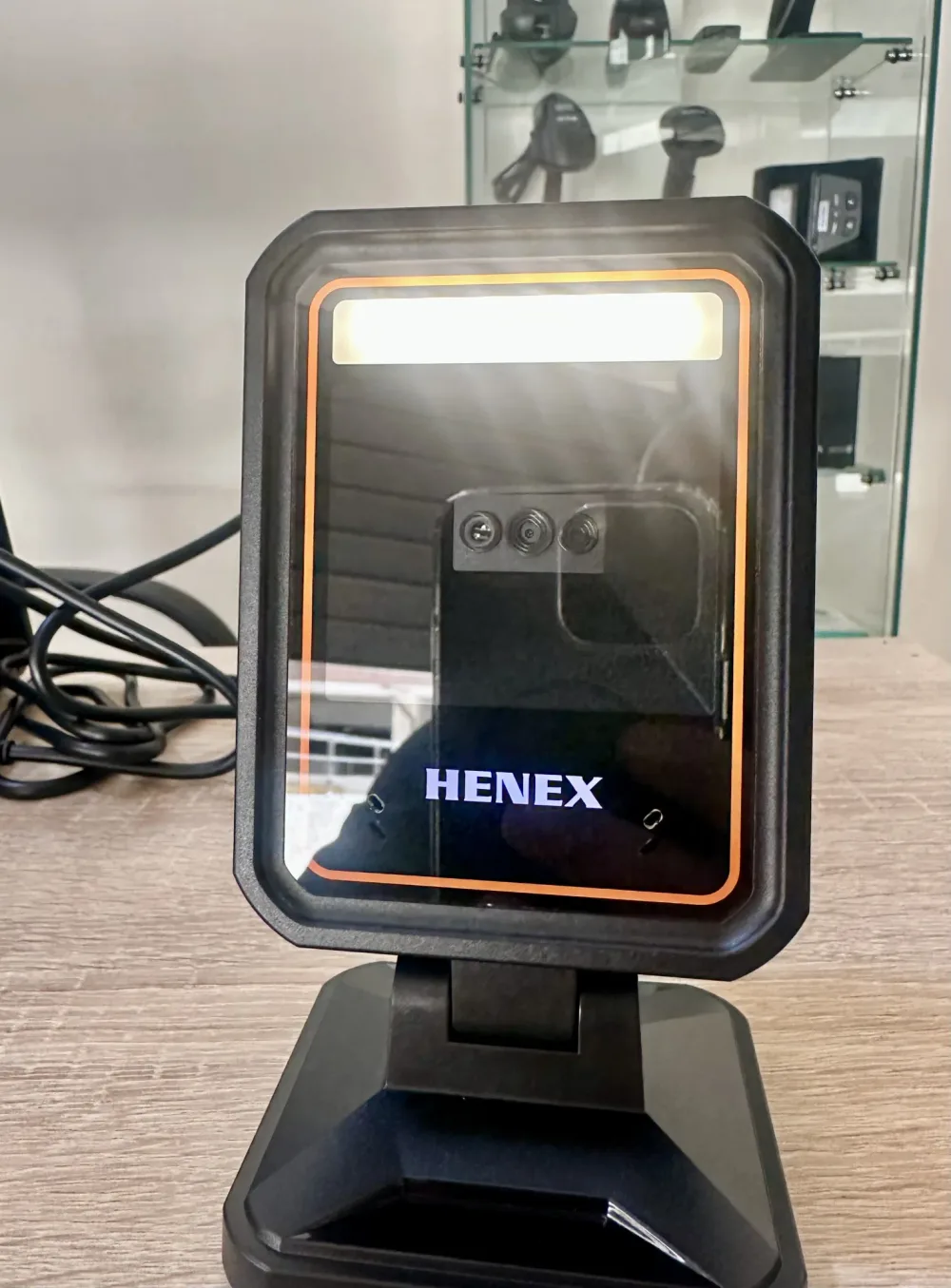 قارئ كود بار HENEX H2210