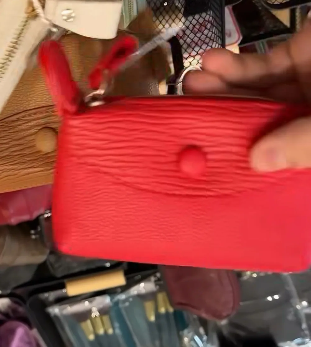 Mini pochette porte-monnaie en cuir grainé