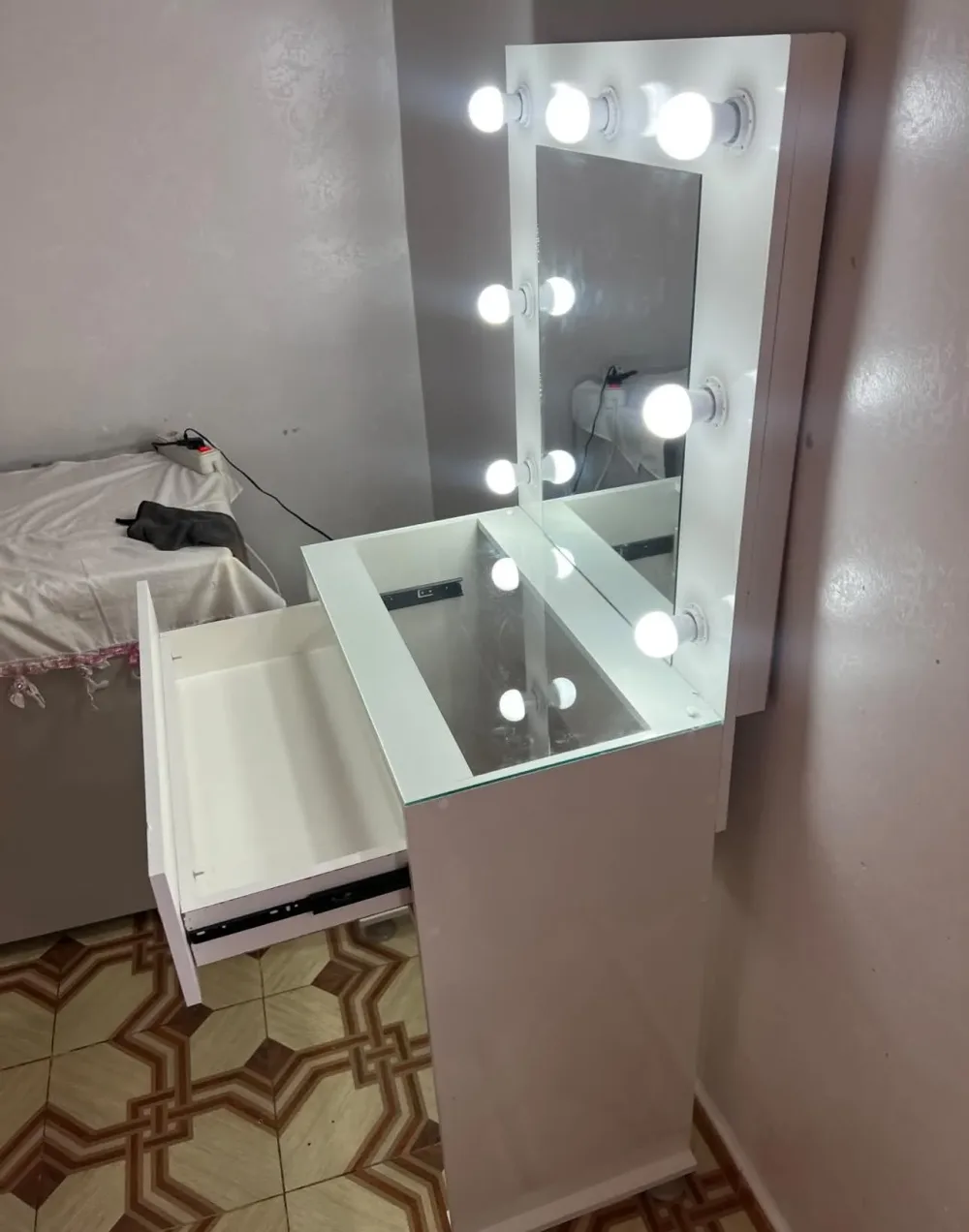 Coiffeuse Cuta 70cm - كوافوزة كيوتا عصرية مقاس 70 سم مع مراية مضيئة