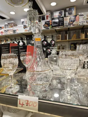 Carafe à Vin en Cristal – Motifs Floraux et Filet Or