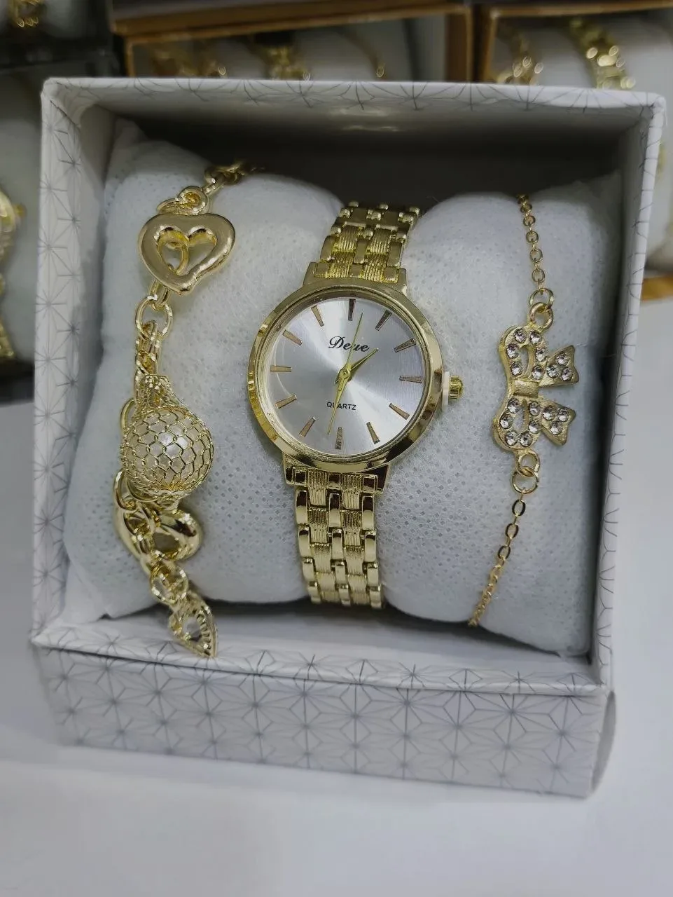 ساعة نساء مع اكسسوارات