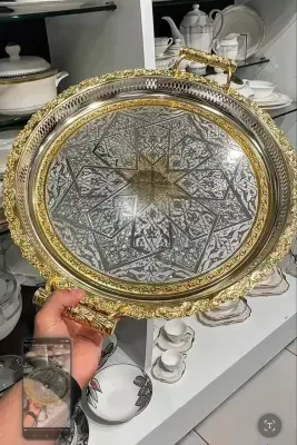 Plateau de Service Ovale en Métal Doré – Motif Étoile Orientale ✨