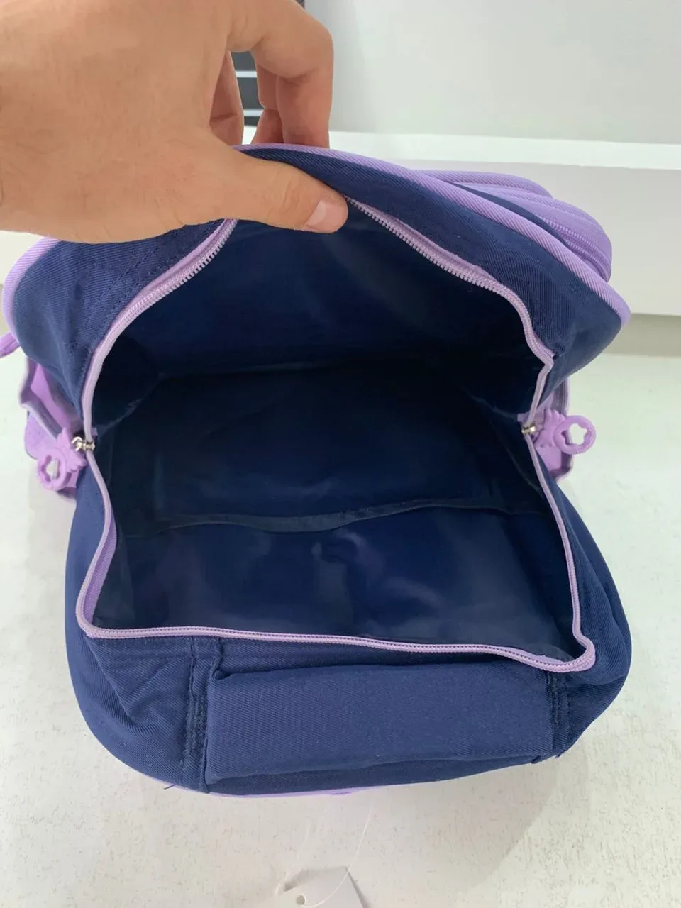 Sac à Dos Enfant Ludique avec Plusieurs Compartiment et un Peluche LM-5122 Bleu Nuit et Mauve – حقيبة ظهر للأطفال أزرق ليلي وبنفسجي