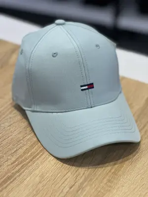 كاسكيطة طومي Tommy Simple