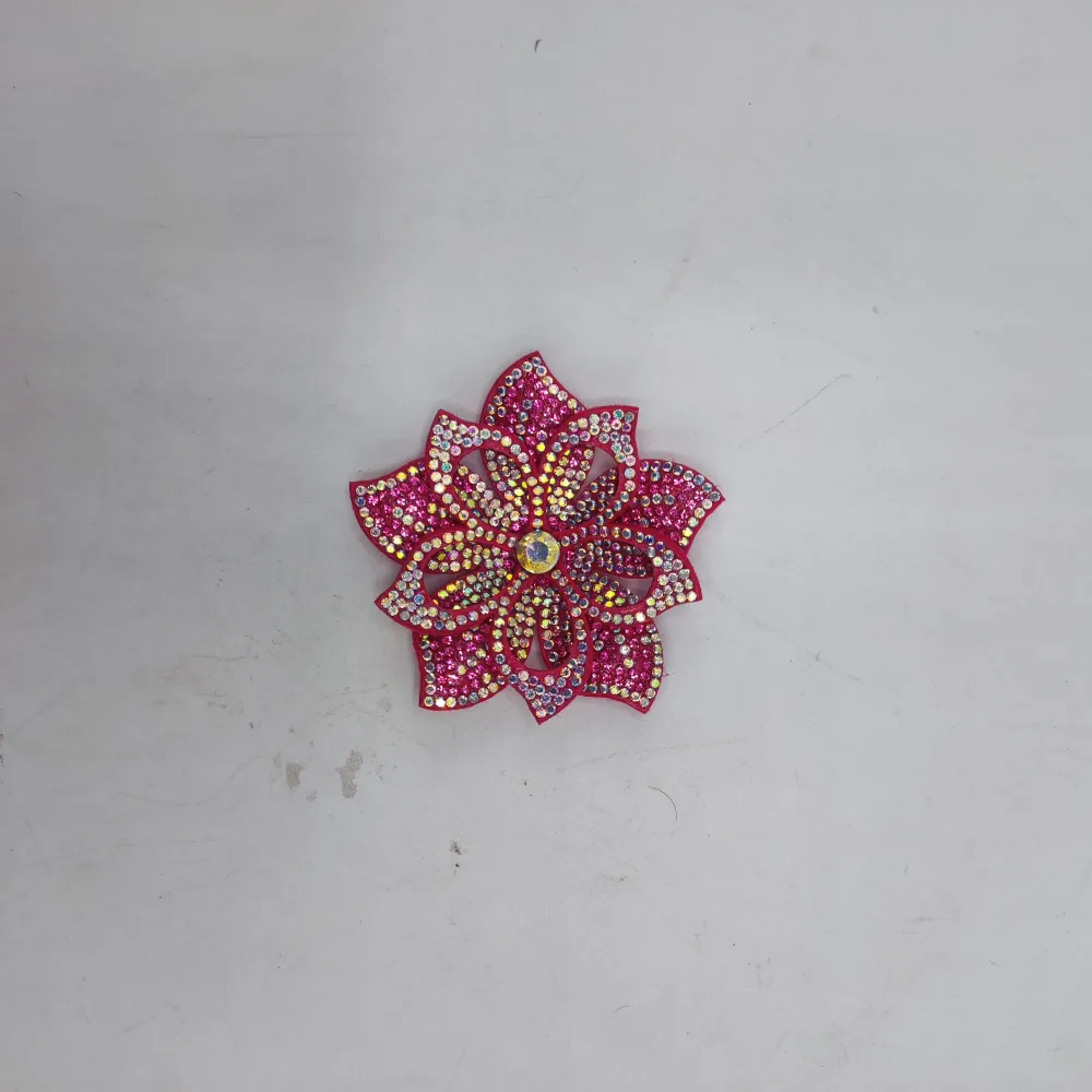 Fleur avec strass