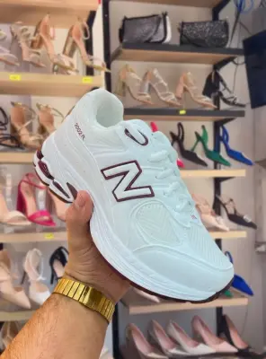 باسكات NEW BALANCE 2002R