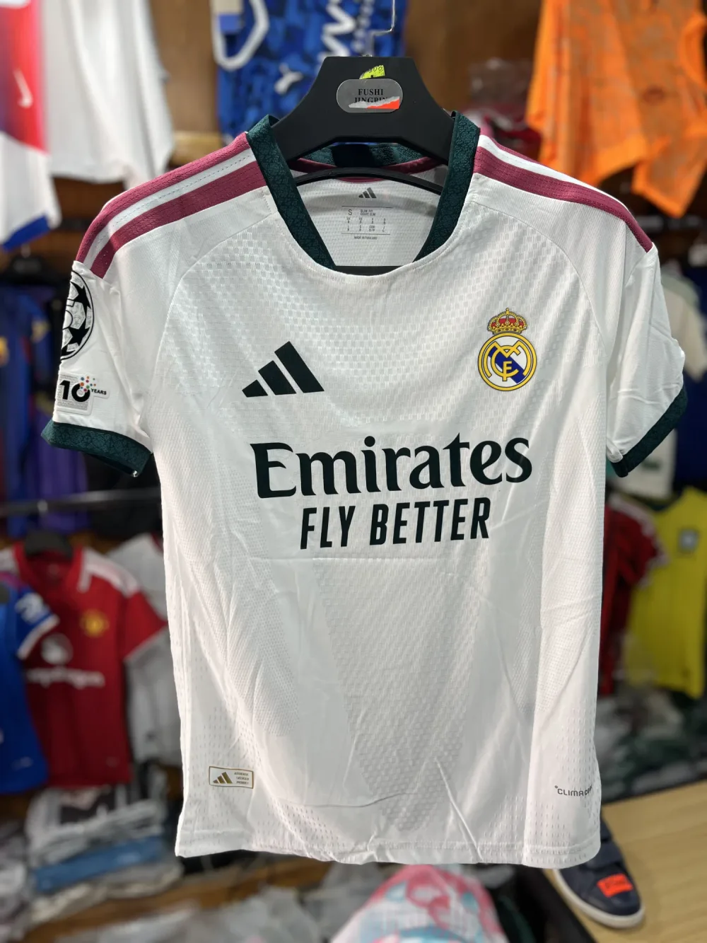 قميص مدريد (بأسماء اللاعبين و شعار الشامبينز)
