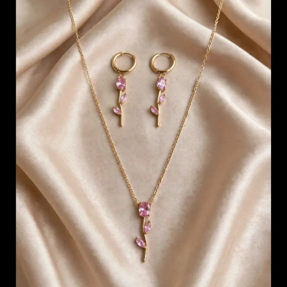 Ensemble collier et boucles à pierres roses