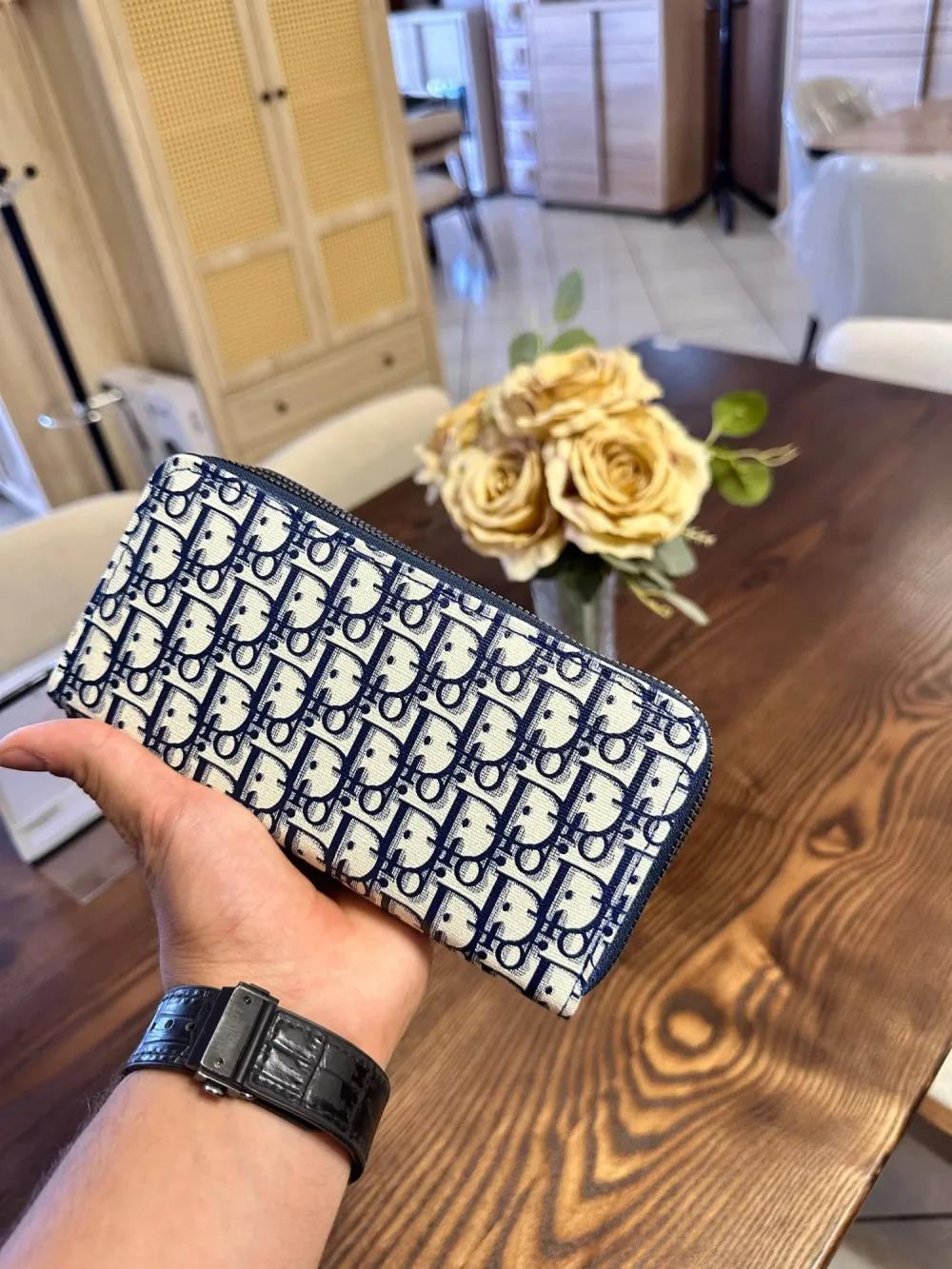 Portefeuille zippé double compartiment – Motif monogramme bleu marine