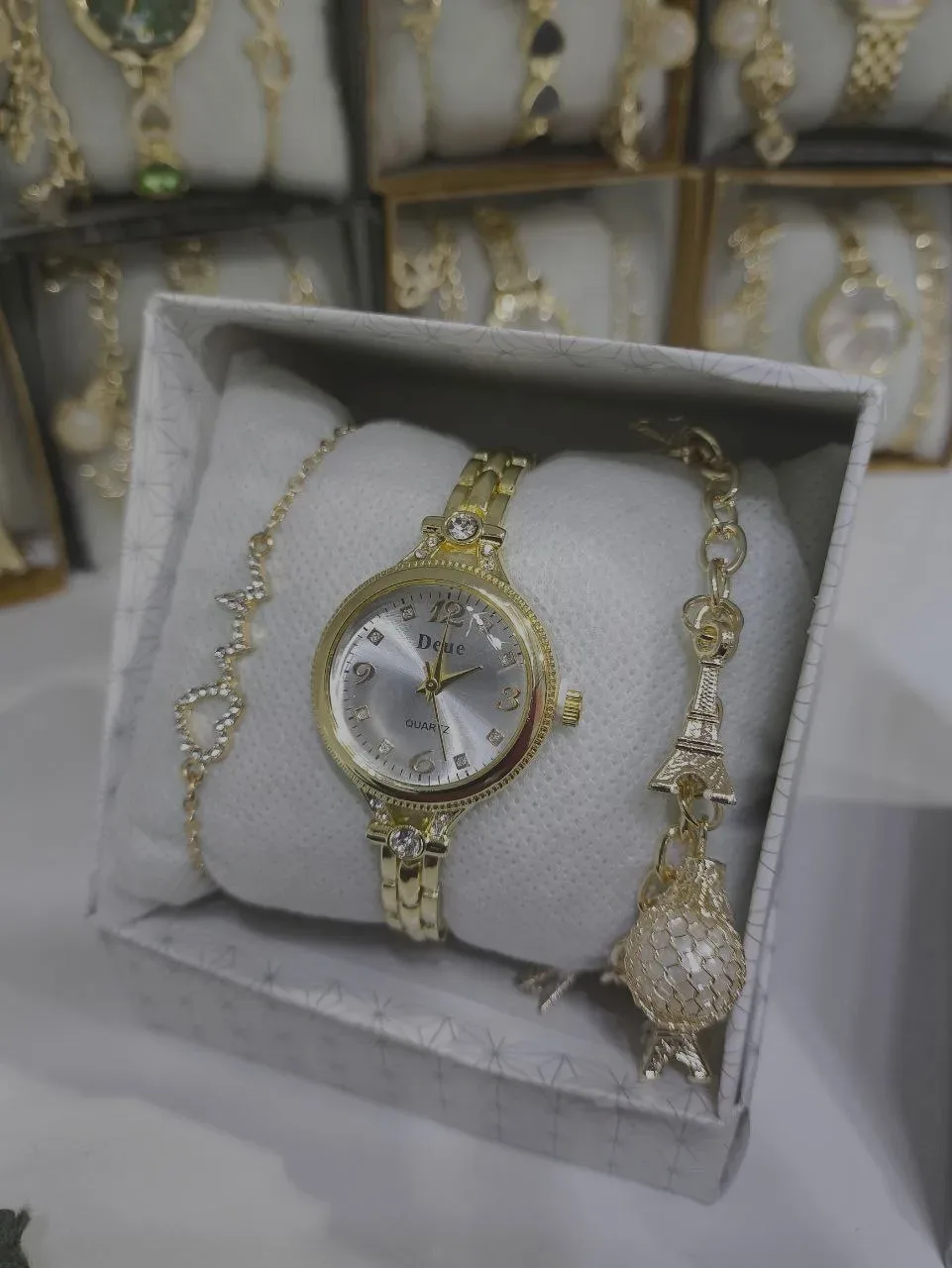 ساعة نساء مع اكسسوارات