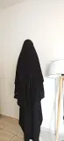 ستار عملاق بدون تينده بالخيط بين العينين