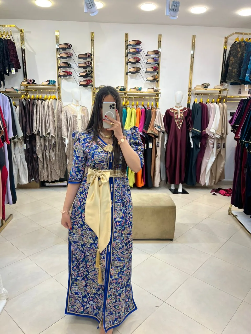 Caftan en Satin Brodé