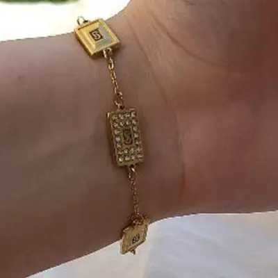 Bracelet à pendentifs géométriques