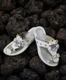 صندل نسائية محلية. حجم 30