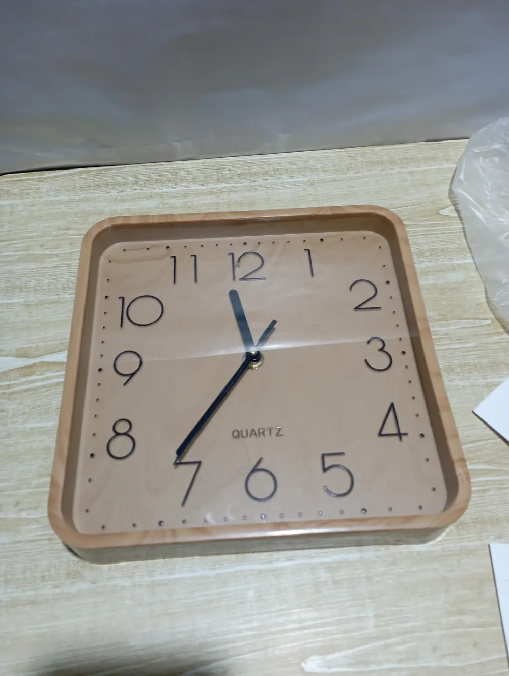 ساعة حائط مربعة Quartz