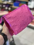 Trousse de Maquillage Texturée – Finition Holographique ✨
