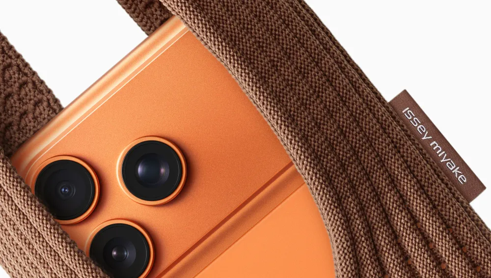 Pochette Téléphone en Tissu avec Longue Bandoulière – Bleu Ciel, Bleu & Marron