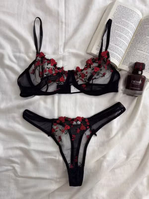Black with red flowers set