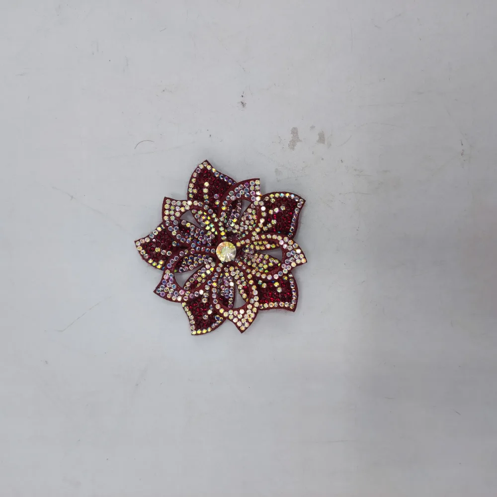 Fleur avec strass