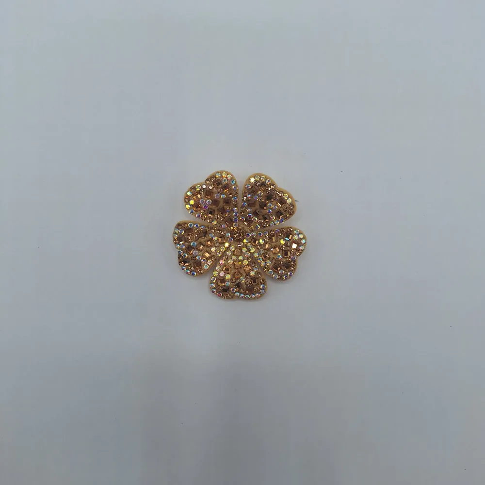 Fleur avec strass