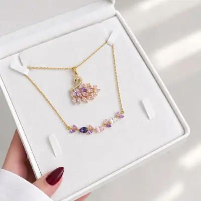 طقم البجعة /swarovski.(سلسلة + سوار+الكيس والعلبة مجانا💙)🦢 [موديل 2]