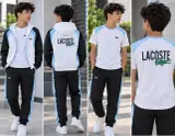طقم رياضي ولادي 3 بياس Lacoste – جاكيت + تيشورت + سروال بتصميم عصري