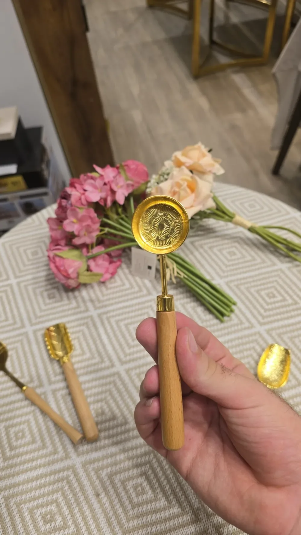 🥄 SET 4 COUVERTS DE SERVICE DORÉS MANCHES BOIS