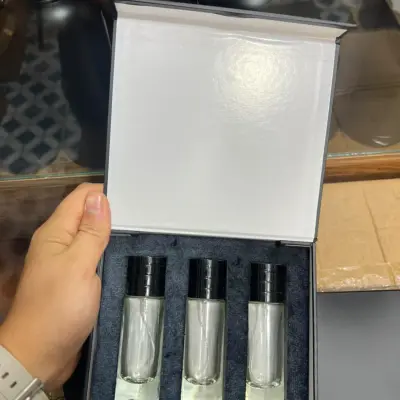 بوكس علبة فاخرة من ثلاث قارورات تحتوي على 30 لكل منها  الطلب في الموقع ونعيطولك نقولولك وقتاه توجد سلعتك