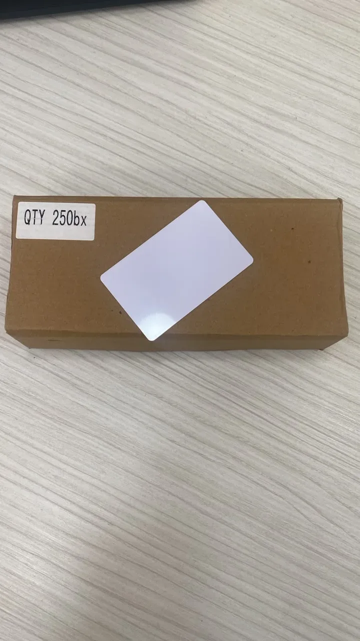 (CARTE PVC  (BOITE 250 CARTES