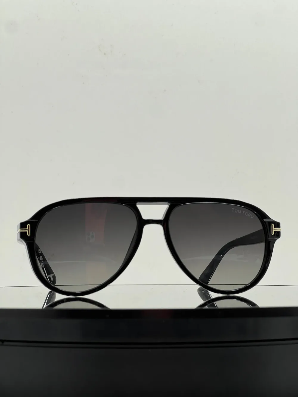 TOM FORD