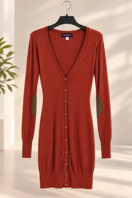 Gilet Long Femme Papillonne – Terracotta – Col V et Fermeture Boutonnée