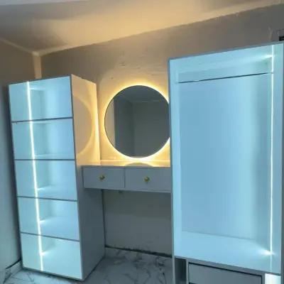 Dressing Complet avec Coiffeuse et Éclairage LED - دريسينغ عصري متكامل مع كوافوزة وإضاءة