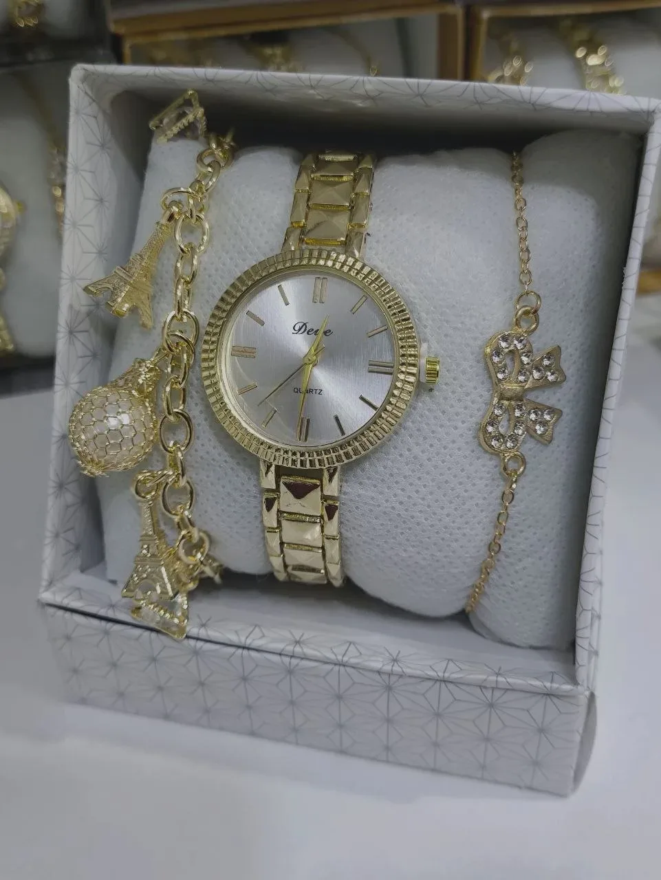 ساعة نساء مع اكسسوارات