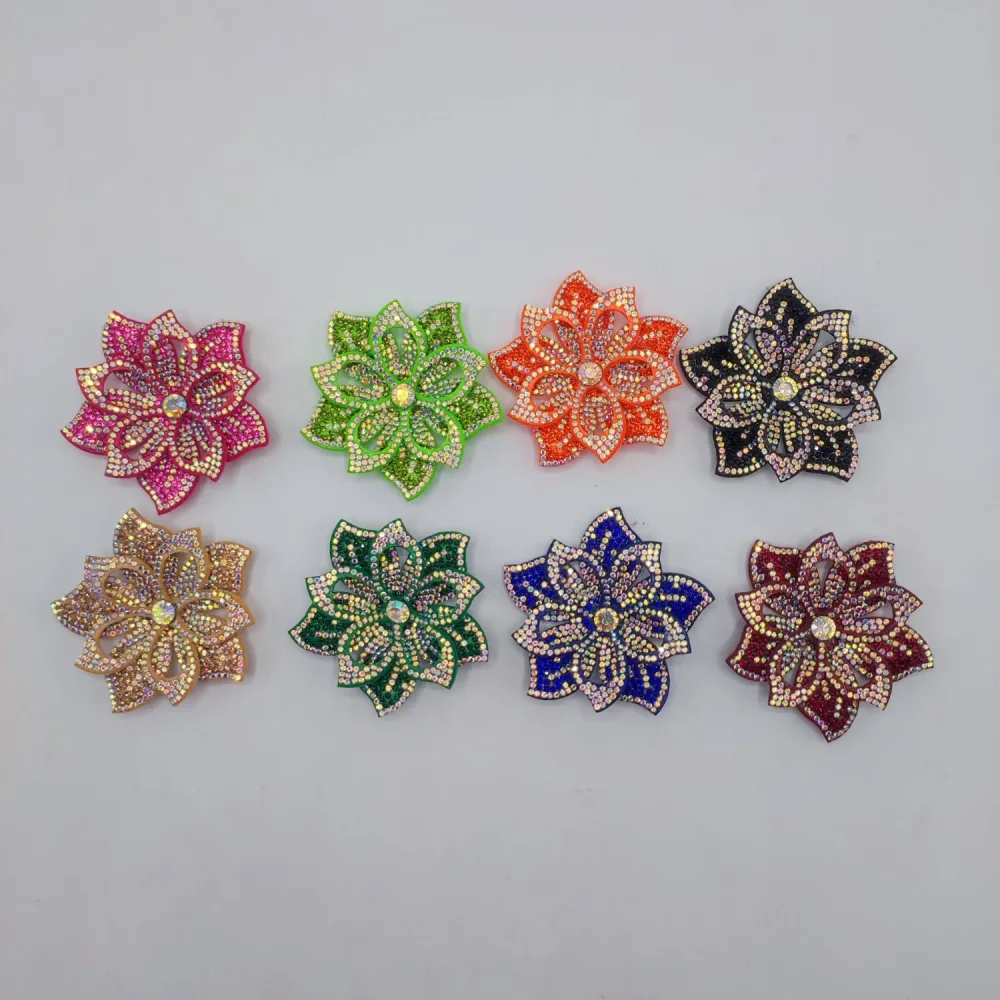 Fleur avec strass