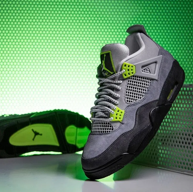 حذاء Air Jordan 4 Neon – ستايل عصري وراحة في كل خطوة