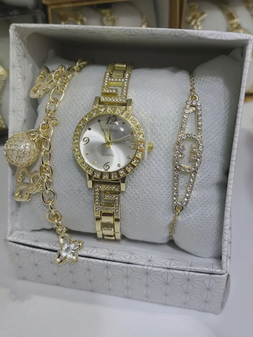 ساعة نساء مع اكسسوارات