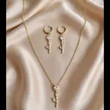 Ensemble collier et boucles à pierres roses