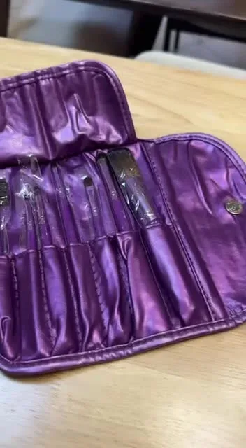 Trousse à Pinceaux de Maquillage en Cuir Métallisé Violet