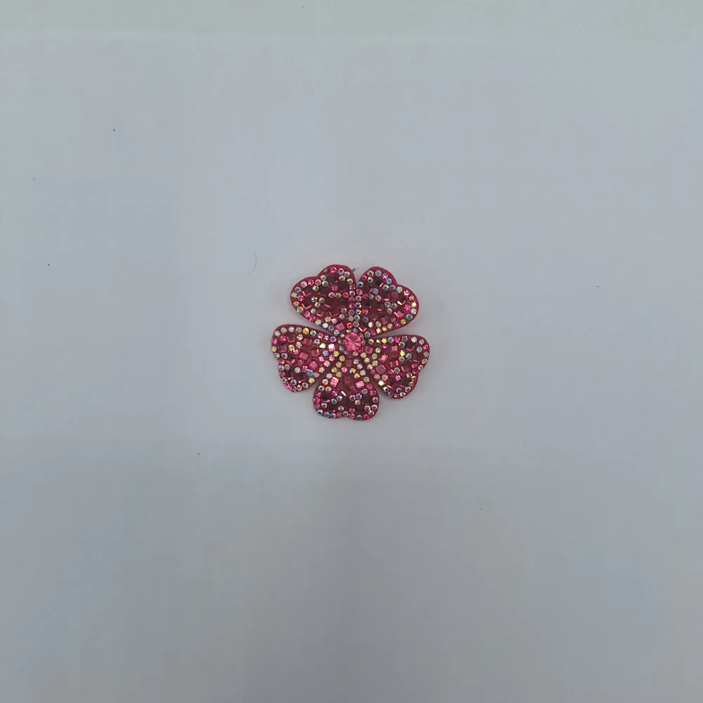 Fleur avec strass