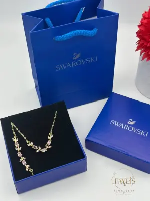 سلسلة الورود 🥀/swarovski(سلسلة + سوار +الكيس والعلبة مجانا💙)  3موديلات