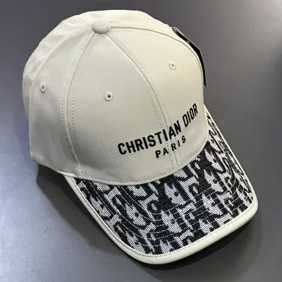 كاسكيطة ديور Dior باج